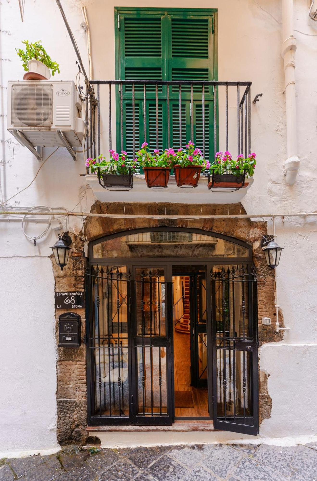 Appartement La Storia à Naples Extérieur photo